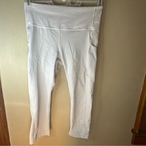 Women’s light gray Athleta size medium leggings with pockets